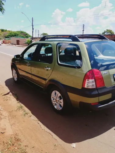 Fiat Palio Weekend HLX 1.8 MPI Flex 4P 2005