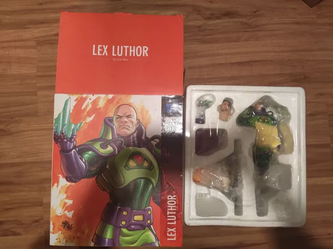 Estátua Iron Studios - Lex Luthor By Ivan Reis - DC Comics Lacrada
