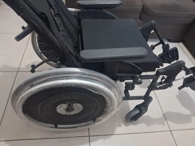 Vende-se cadeira de rodas nova nunca usada