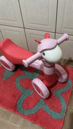 Triciclo Equilíbrio infantil 4 rodas " luz e musicas ( sem pilhas)