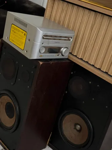 Som antigo pega pen Drive e rádio