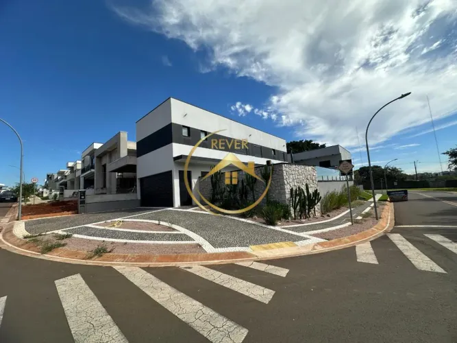 Sobrado à venda em Paulínia, Parque Brasil 500, com 3 suítes, com 235.9 m²