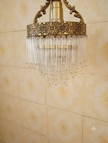 Lustre confeccionado em bronze com pendentes de cristal DV00189