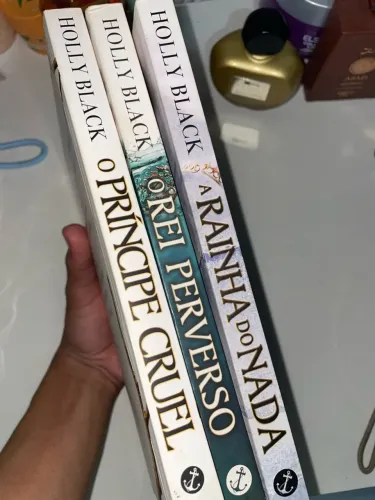 Trilogia o povo do ar (o príncipe cruel, a rainha do nada e o rei perverso)