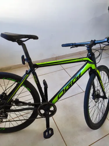 Bike eletrônica Oggi com 2500 km zerada
