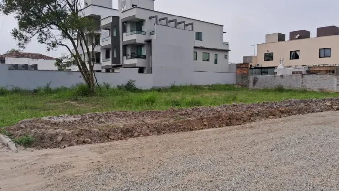 TERRENO EM PIÇARRAS- Estuda permuta em Balneário camboriu, meia praia e Itapema