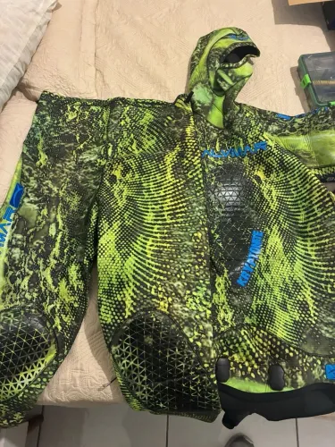 Roupa opencell salvimar kryptonite
