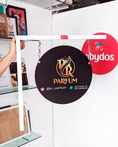 Placa para fachada de perfumaria