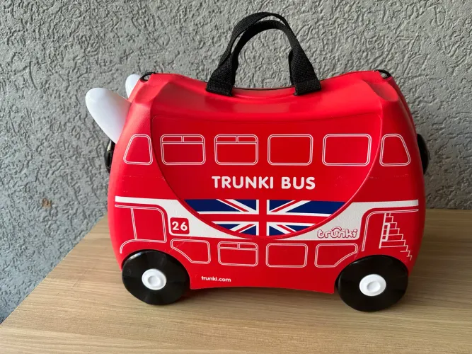 Mala Infantil Trunki modelo Boris the Bus vermelha