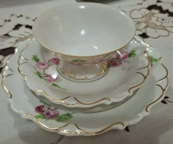 Trio para chá em Porcelana Real