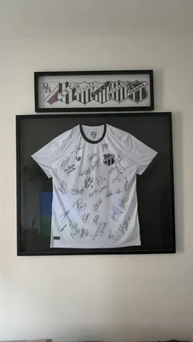 Quadro com camisa autografada
