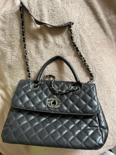 Bolsa estilo Chanel matelassê preta - ótima