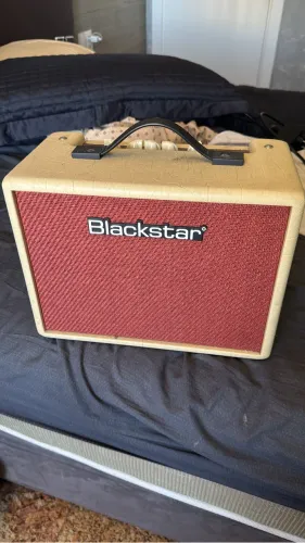 Amplificador Blackstar Debut 15E
