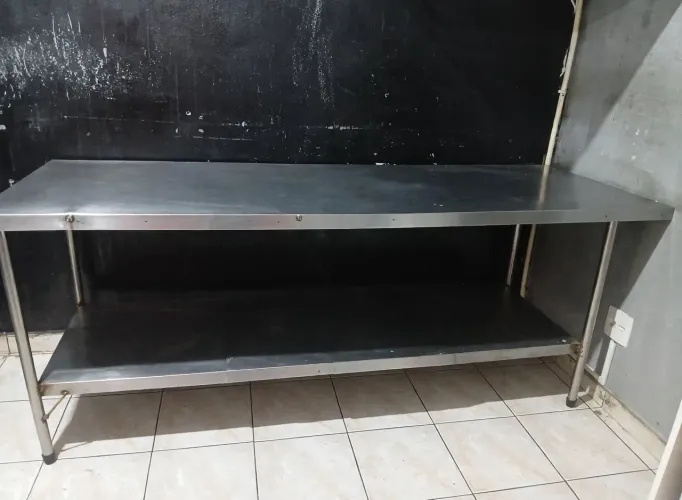Vende-se mesa inox 2 metros 