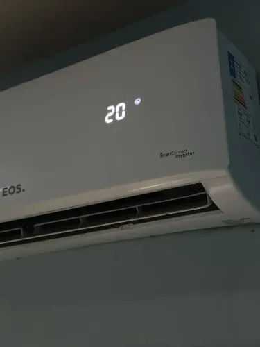 Ar Condicionado EOS Split 9000Btu's Smart Connect Ótimo Estado de Conservação
