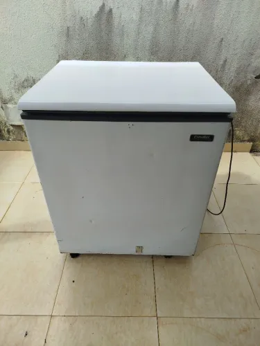 Freezer horizontal marca Esmaltec bem conservado nunca foi mexido em gás faço entrega