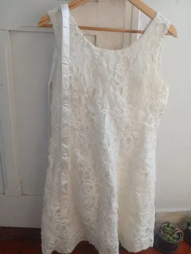 Vestido de festa bordado a mão