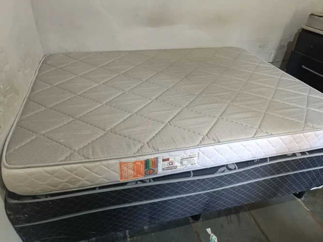 Vende se uma cama de casal completa uma geladeira tudo por 600