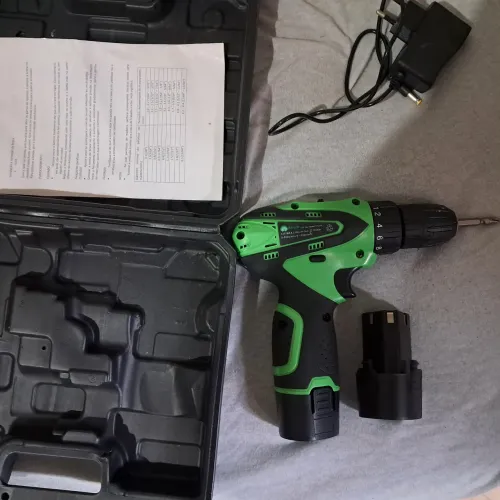 Parafusadeira 12v com duas baterias e maleta