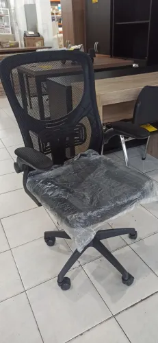 Cadeira executiva com braços 