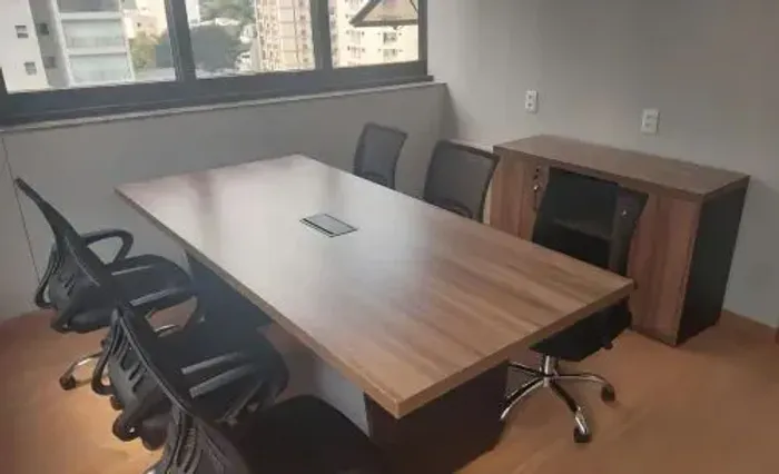 Mesa de Reunião para Escritório Tampo 40mm I Pé Painel - Geeb - Entrega Rápida