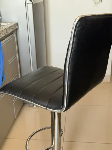 3 Banquetas Altas Giratórias em Courino Preto - Base Cromada