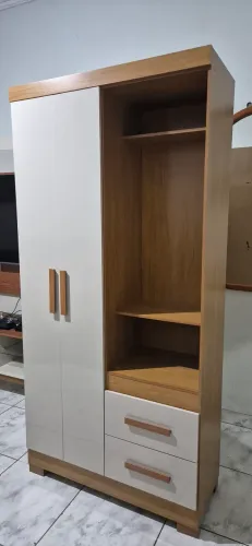 GUARDA ROUPA SOLTEIRO 2 PORTAS 2 GAVETAS ESPAÇO TIPO PENTEADEIRA COM ESPELHO NOVO.