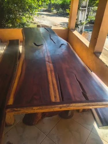 Vendo mesa madeira rústica nobre jacarandá. Top de linha