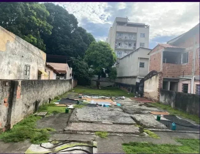 Vila da Penha - Terreno à Venda na Rua Engenheiro Oscar Weinschenk - Largo do Bicão