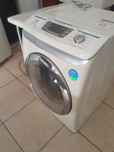 Maquina lava e seca  eletrolux