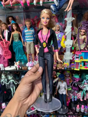 Boneca barbie quero ser policial