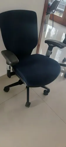 Cadeira escritório muito confortável 