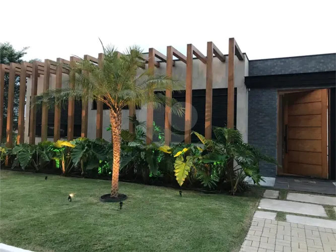 Moderna casa MOBILIADA em condomínio