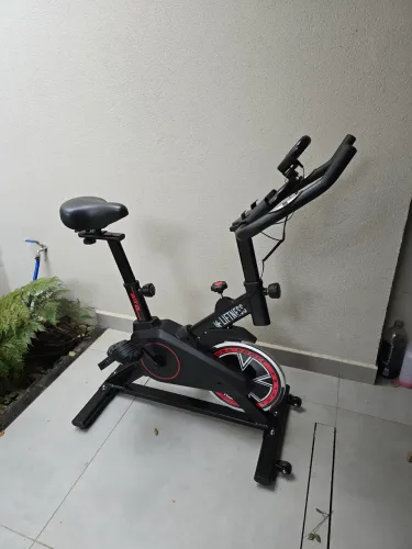 Bike ergometrica nova na caixa