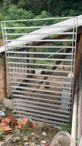 Vendo 2 grade de alumínio cada uma da 2 metro e 120 altura