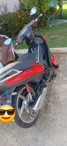 Vendo essa linda moto shineray! Toda revisada recentemente pneus novos 