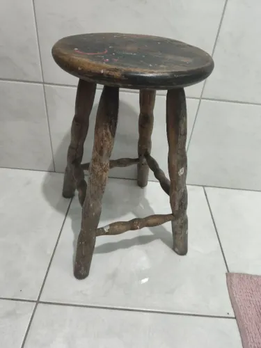 Banqueta em madeira