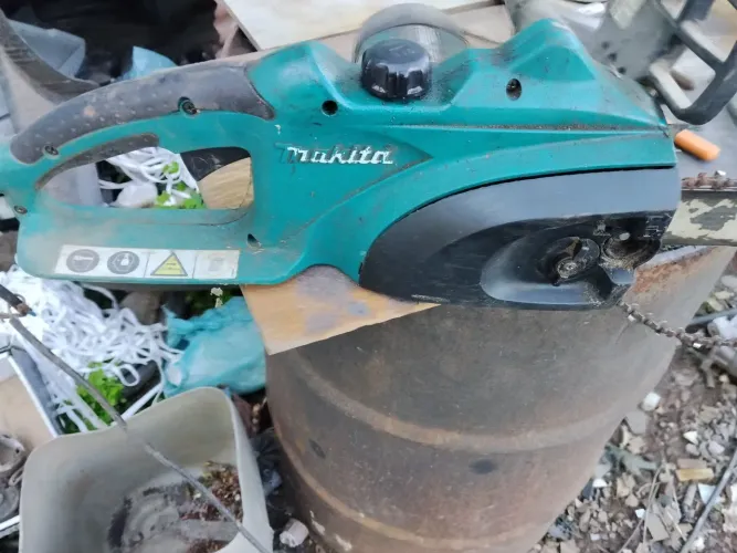 Motosserra elétrica Makita leia bem o anúncio abaixo?