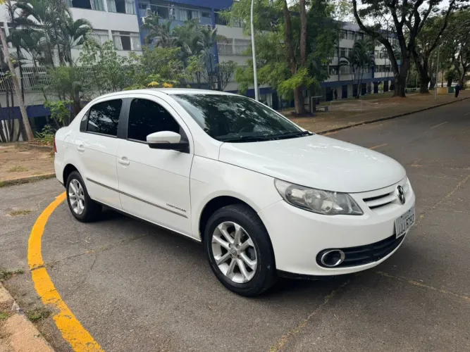 Volkswagen Voyage Comf/highli. 1.6 MI T.flex 8V 4P 2013