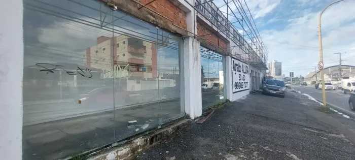 Imóvel para aluguel possui 900 metros quadrados em Gruta de Lourdes - Maceió - AL
