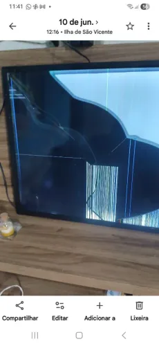 Tv quebrada retirada de peças 