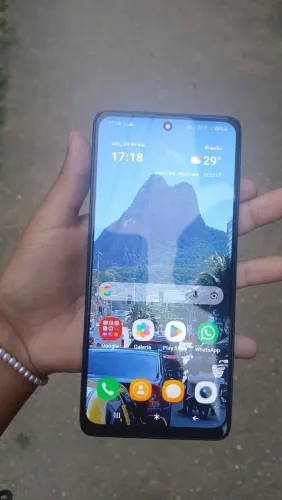 Vendo ou troco meu samsung a71 bem conservado só tem um quebradiço no vidro da camera