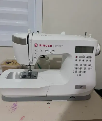 Máquina de costura Singer Elite