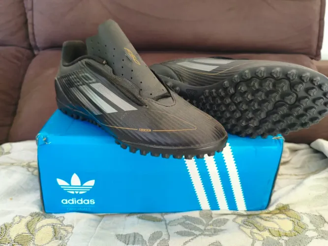 Chuteira Adidas (Society)