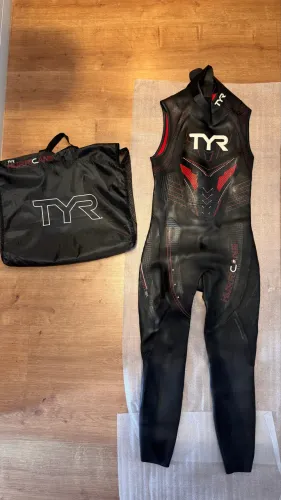 Roupa de Neoprene TYR Hurricane Cat 5 - Tam. M/L - Wetsuit Triathlon e Natação