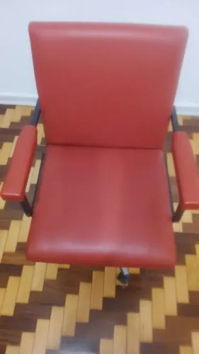 cadeira giratória estofada