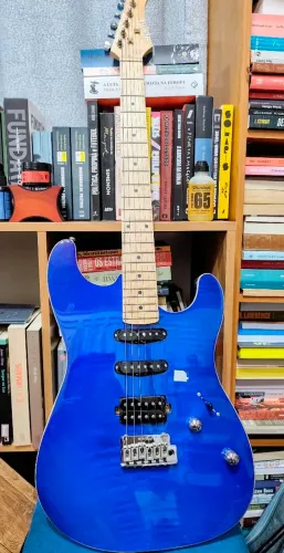 Guitarra Strinberg SGS220 TBL ? Ponte Wilkinson ? Captadores Alnico V ? SEMINOVA