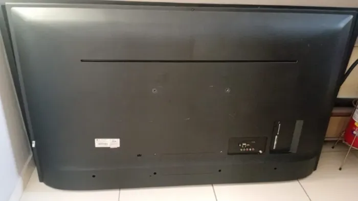 Smart TV LG 60UN7310PSA modelo 4K de 60" lançado em 2020