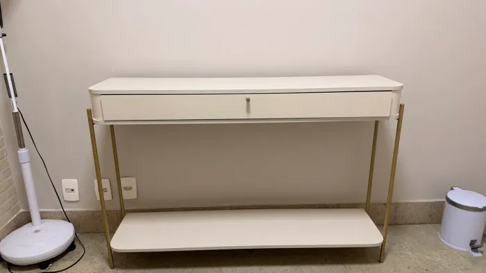VENDO APARADOR NOVO 