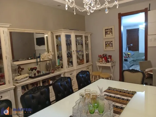 Casa com 5 quartos , 7 banheiros e pátio!